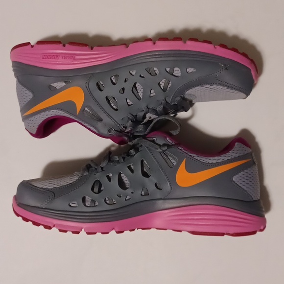 NIKE Women's Running Shoes - Picture 3 of 9